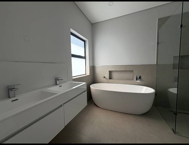4 BEDROOM HOUSE FOR SALE IN SANDOWN